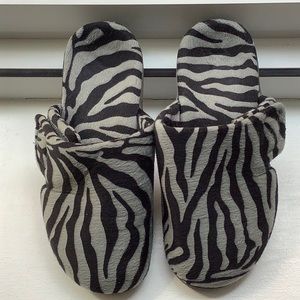 Vionic Gemma mule slipper Black/Gray Zebra SZ 7